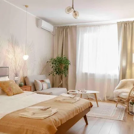 בוקרשט Bright Studio - Top Location - Old Town + Netflix מראה חיצוני תמונה