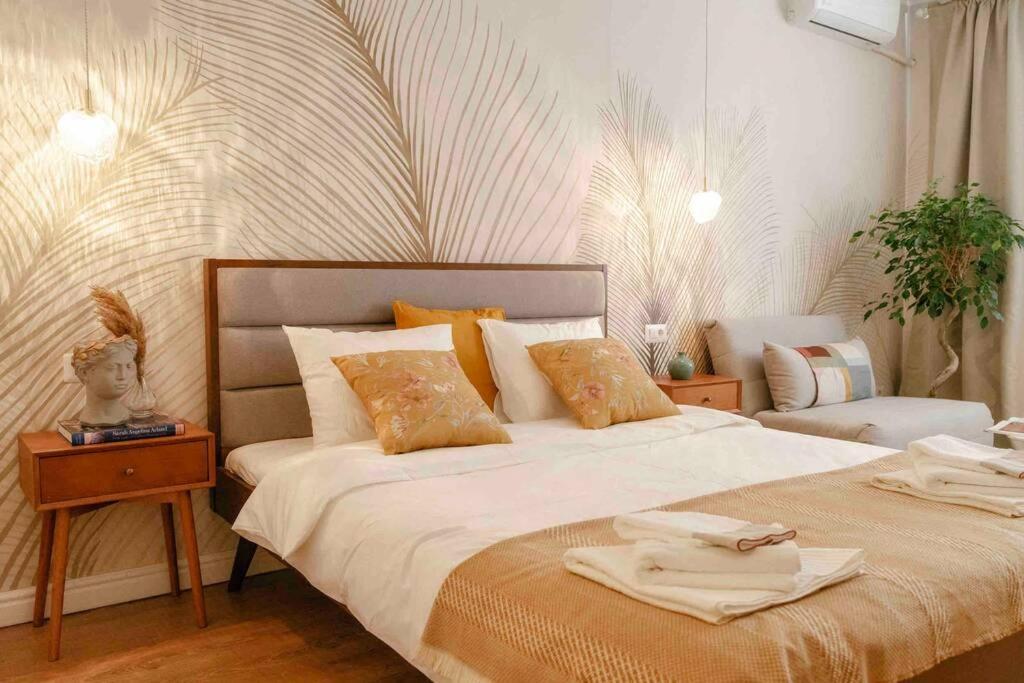 Bright - Location - Old Town + Netflix Apartment