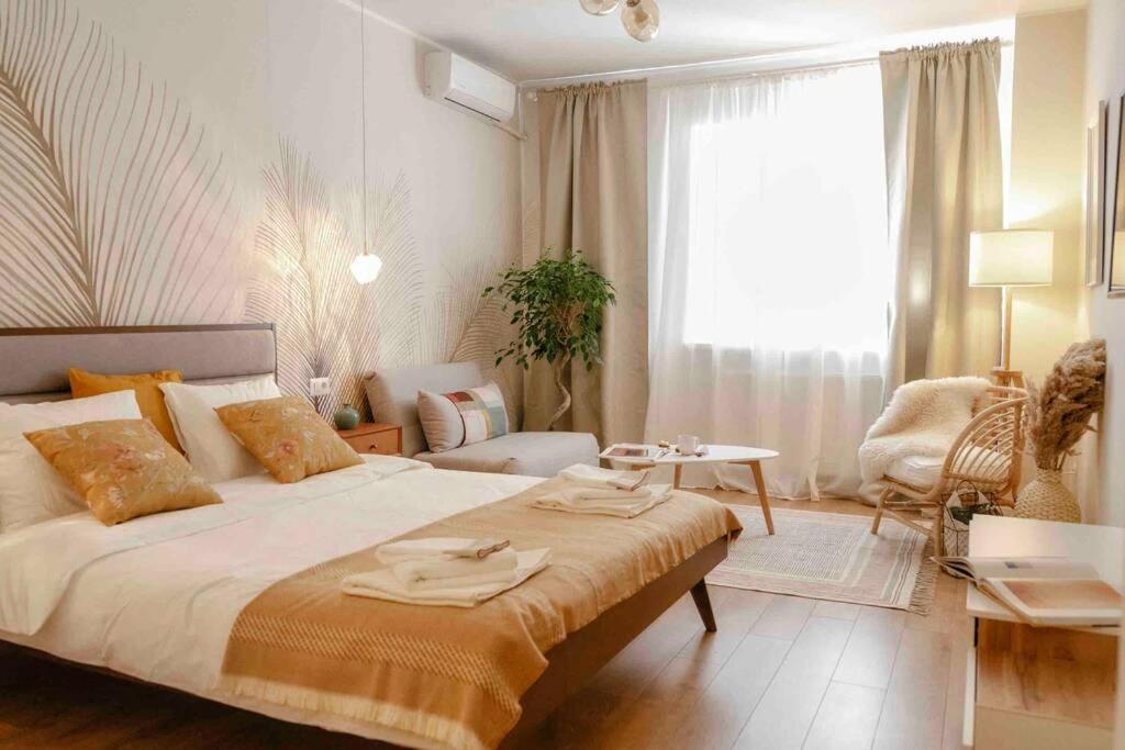 Bright - Location - Old Town + Netflix דירה בוקרשט